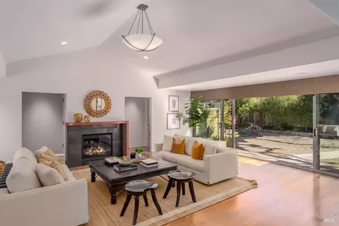 19265 7th St E, Sonoma, CA 95476