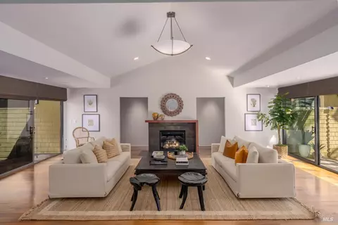 Living - 19265 7th St E, Sonoma, CA 95476 photo 2 of 4