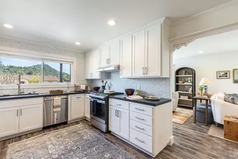 911 University St, Healdsburg, CA 95448
