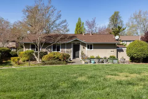 5063 Charmian Dr, Santa Rosa, CA 95409