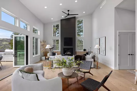 4065 Bayberry Dr, Santa Rosa, CA 95404