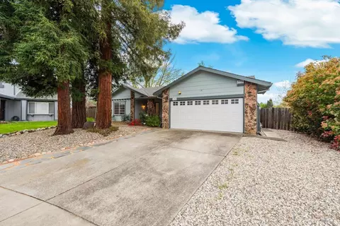 136 Brookdale Dr, Vacaville, CA 95687