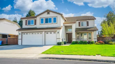 825 Summerbreeze Dr, Vacaville, CA 95687
