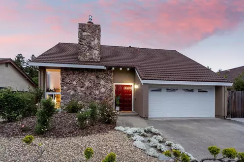 409 Casa Verde Cir, Petaluma, CA 94954