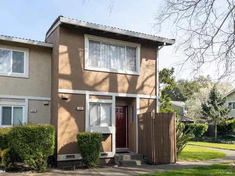 526 Santa Alicia Dr, Rohnert Park, CA 94928