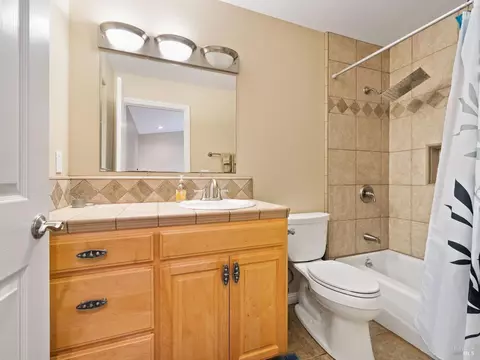Bath - 22116 Koftinow Dr, Jenner, CA 95450 photo 1 of 2