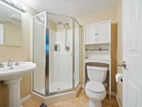 Bath - 22116 Koftinow Dr, Jenner, CA 95450 photo 2 of 2