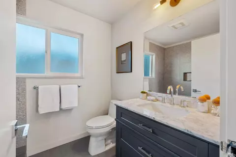 Bath - 929 Meadowsweet Dr, Corte Madera, CA 94925 photo 5 of 7