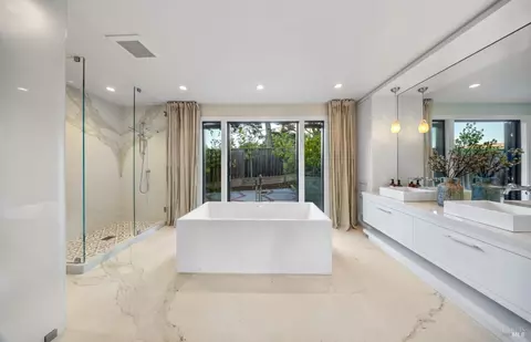 Bath - 929 Meadowsweet Dr, Corte Madera, CA 94925 photo 2 of 7