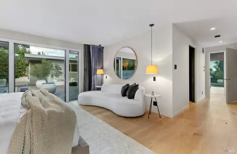 Bedroom - 929 Meadowsweet Dr, Corte Madera, CA 94925 photo 2 of 8