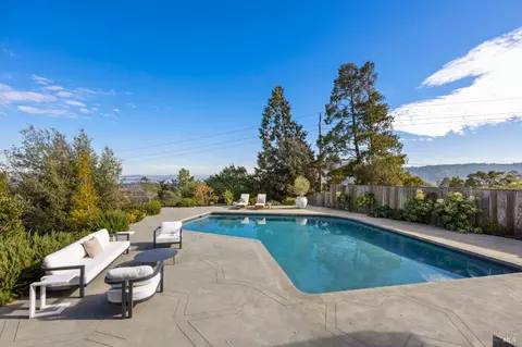 Exterior - 929 Meadowsweet Dr, Corte Madera, CA 94925 photo 2 of 17