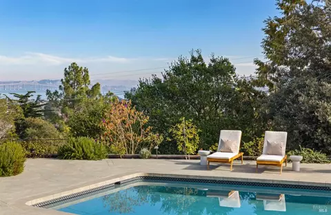 Exterior - 929 Meadowsweet Dr, Corte Madera, CA 94925 photo 6 of 17