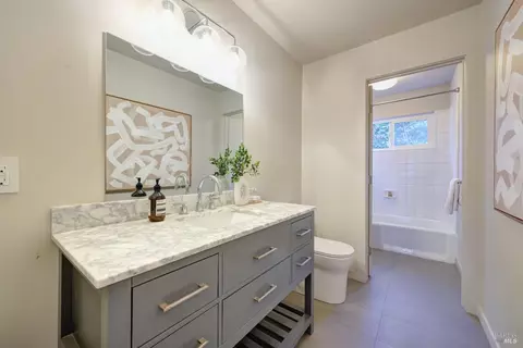 Bath - 929 Meadowsweet Dr, Corte Madera, CA 94925 photo 7 of 7