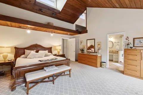 Bedroom - 4560 Lovall Valley Loop Rd, Sonoma, CA 95476 photo 2 of 7