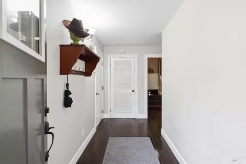 Entry Way - 4560 Lovall Valley Loop Rd, Sonoma, CA 95476 photo 4 of 6