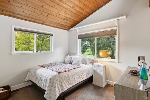 Bedroom - 4560 Lovall Valley Loop Rd, Sonoma, CA 95476 photo 4 of 7