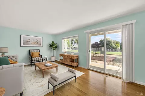 107 Olympic Cir, Vacaville, CA 95687 photo 3