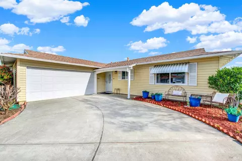 107 Olympic Cir, Vacaville, CA 95687 photo 2
