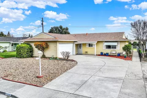 107 Olympic Cir, Vacaville, CA 95687