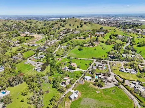 View/Area - 4059 Mendes Ln, Vacaville, CA 95688 photo 9 of 13