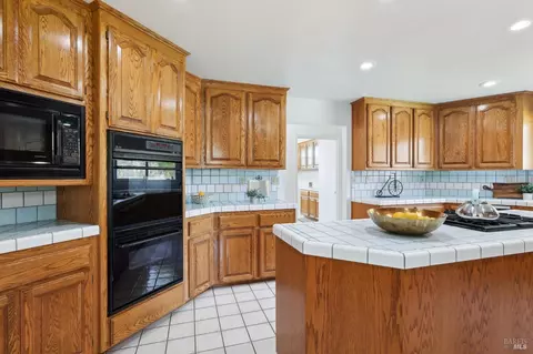 Kitchen - 4059 Mendes Ln, Vacaville, CA 95688 photo 3 of 5