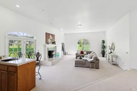 Living - 4059 Mendes Ln, Vacaville, CA 95688 photo 5 of 6