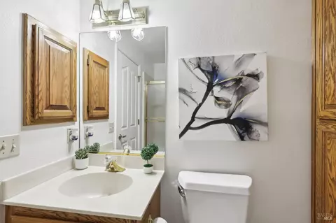 Bath - 4059 Mendes Ln, Vacaville, CA 95688 photo 2 of 7