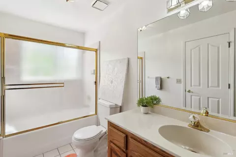 Bath - 4059 Mendes Ln, Vacaville, CA 95688 photo 1 of 7