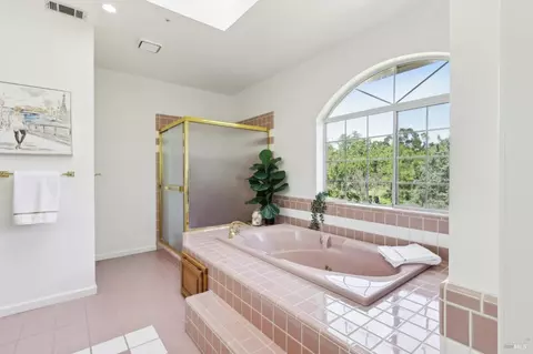Bath - 4059 Mendes Ln, Vacaville, CA 95688 photo 4 of 7