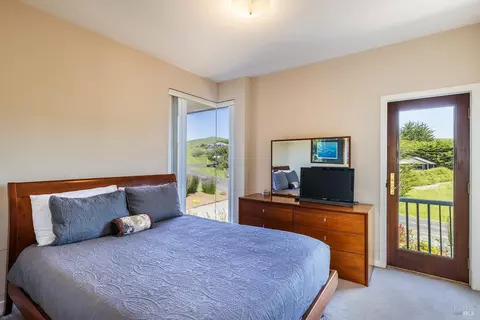 Bedroom - 315 Mainsail Dr, Bodega Bay, CA 94923 photo 7 of 8