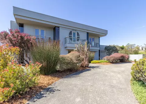 Exterior - 315 Mainsail Dr, Bodega Bay, CA 94923 photo 4 of 6