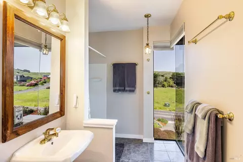 Bath - 315 Mainsail Dr, Bodega Bay, CA 94923 photo 3 of 4