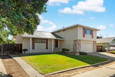 669 Seville Ln, Vacaville, CA 95688