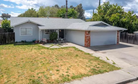 107 Donner Dr, Vacaville, CA 95687