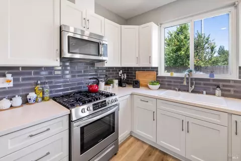 Kitchen - 802 Derry Cir, Vacaville, CA 95688 photo 3 of 7