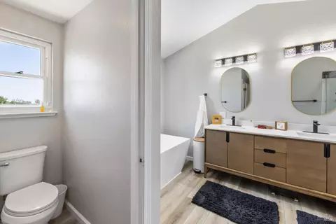Bath - 802 Derry Cir, Vacaville, CA 95688 photo 7 of 9