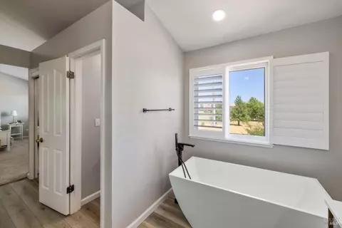 Bath - 802 Derry Cir, Vacaville, CA 95688 photo 5 of 9