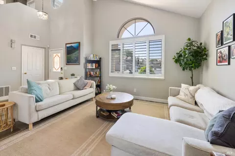 Living - 802 Derry Cir, Vacaville, CA 95688 photo 2 of 4