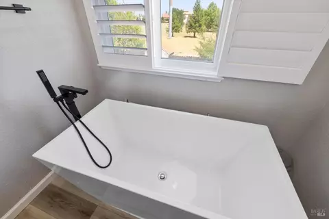 Bath - 802 Derry Cir, Vacaville, CA 95688 photo 6 of 9