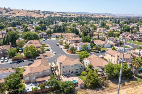 View/Area - 802 Derry Cir, Vacaville, CA 95688 photo 5 of 6