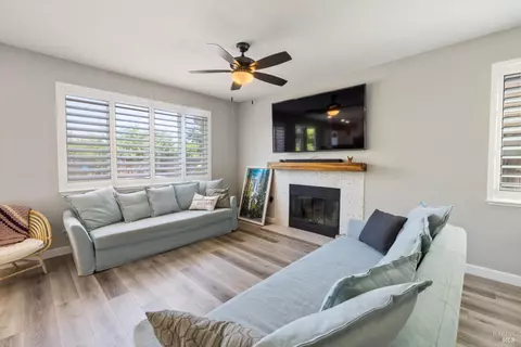 Living - 802 Derry Cir, Vacaville, CA 95688 photo 4 of 4