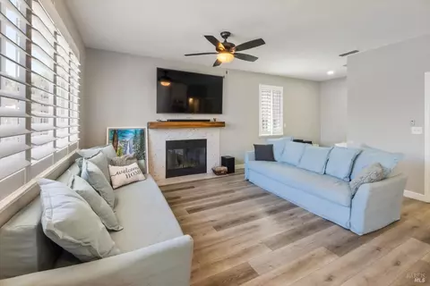 Living - 802 Derry Cir, Vacaville, CA 95688 photo 3 of 4