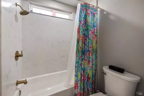 Bath - 802 Derry Cir, Vacaville, CA 95688 photo 3 of 9