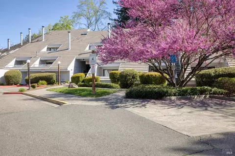 1438 Mission Blvd, Santa Rosa, CA 95409