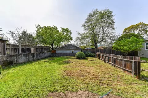 211 E Spring St, Napa, CA 94559 photo 2