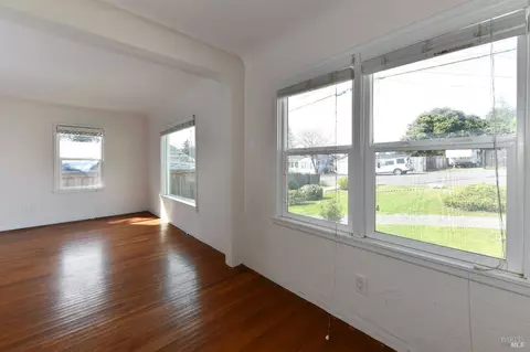 211 E Spring St, Napa, CA 94559 photo 4