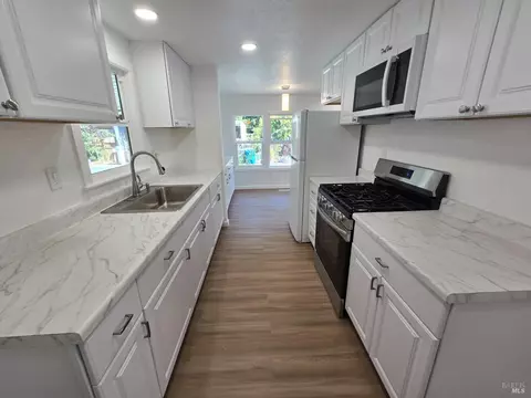 5212 Whispering Creek Dr, Santa Rosa, CA 95403