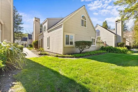 2739 Lakeview Dr, Santa Rosa, CA 95405