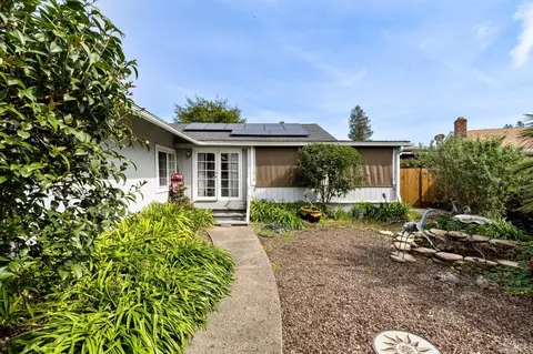 550 S Lydia Ct S, Rohnert Park, CA 94928