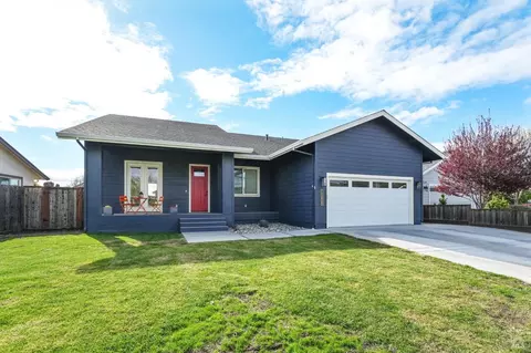 3747 Skyview Dr, Santa Rosa, CA 95403